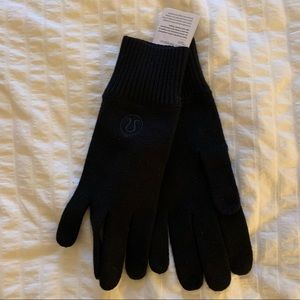 Lululemon Warm Revelation Gloves